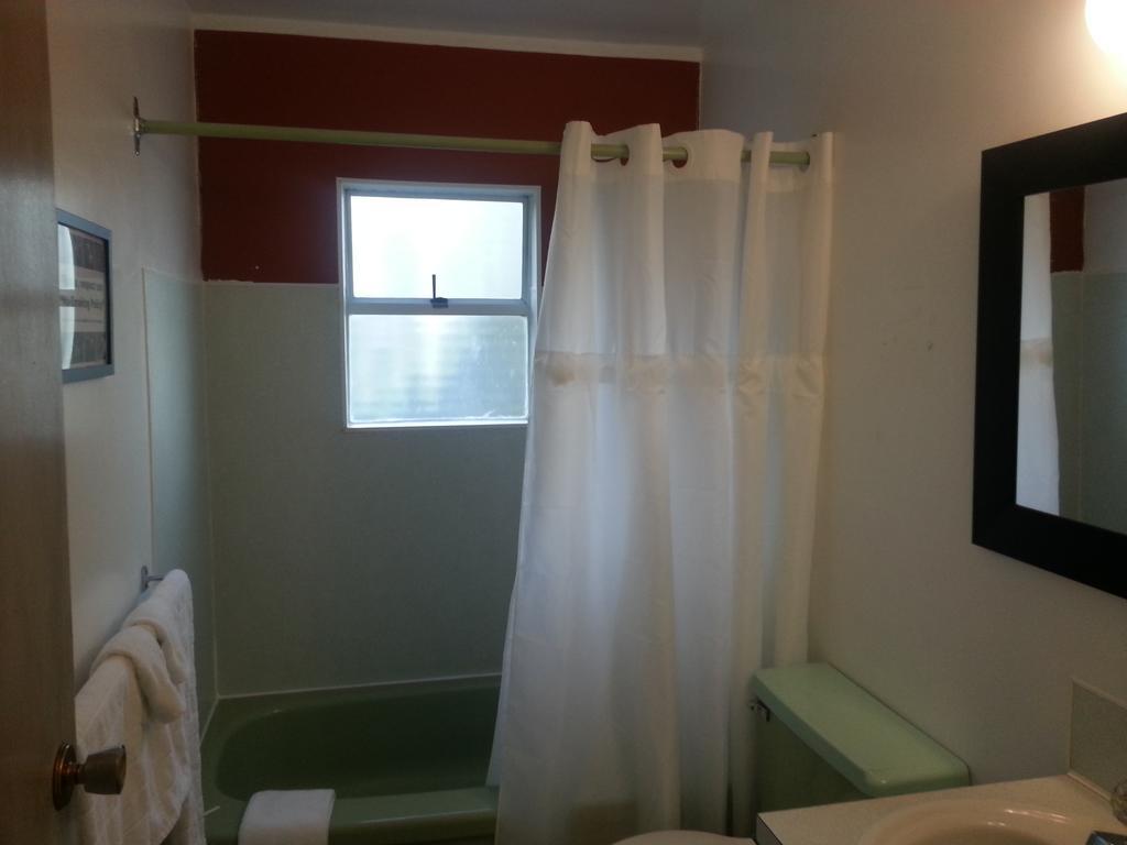 Edgewater Motel Campbell River Exterior foto